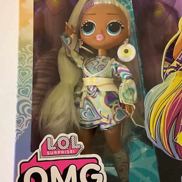 L.O.L. Surprise! O.M.G. Sunshine Makeover Doll - Purple and Yellow - Picture 3 of 4